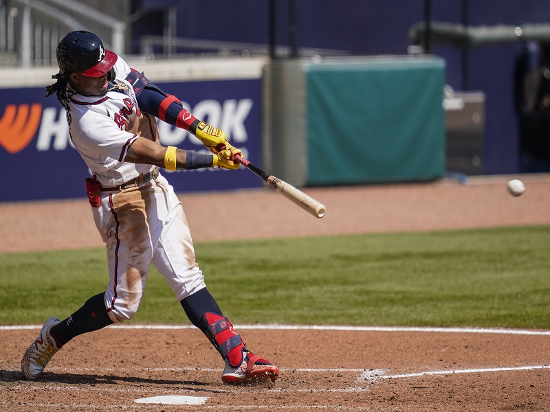 Ronald Acuña Jr. y Salvador Pérez ganan el Bate de Plata 2020 en Grandes Ligas