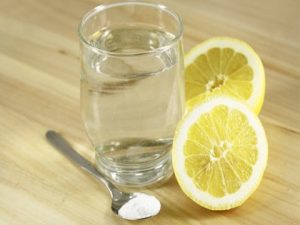 Conoce los beneficios de consumir agua con bicarbonato de sodio y limón