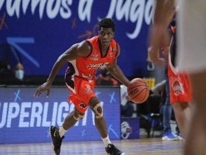 Cangrejeros logró su tercera victoria consecutiva en la Superliga de baloncesto