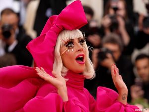 Lady Gaga participará en una película junto a Brad Pitt