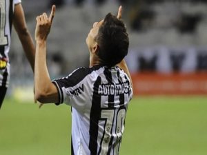 Savarino marcó su sexto gol de la temporada en el triunfo del Atlético Mineiro 2-1 sobre el Botafogo