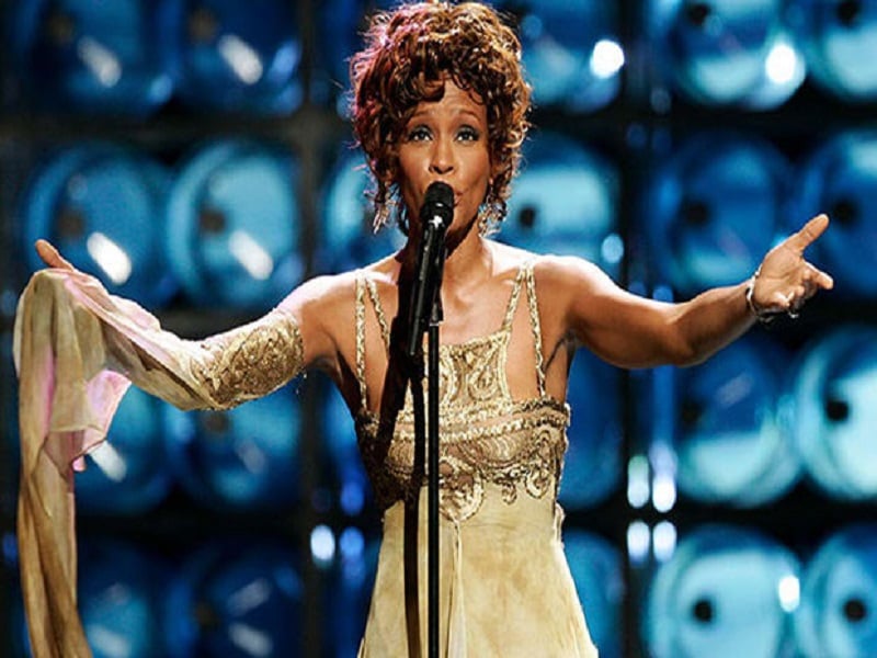 Whitney Houston alcanzó su tercer disco de diamante