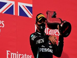 Hamilton vence en Imola y Mercedes gana el título de constructores por séptima vez consecutiva