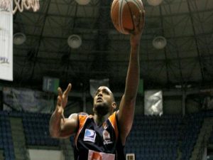 Supersónicos de Miranda vencieron 71-55 a Gladiadores de Anzoátegui