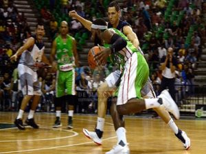 Guaiqueríes de Margarita cortó racha ganadora de Broncos de Caracas al derrotarlo 73-71