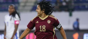 Vinotinto femenina