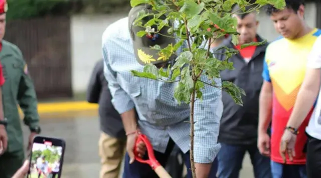 Presidente Maduro sembró